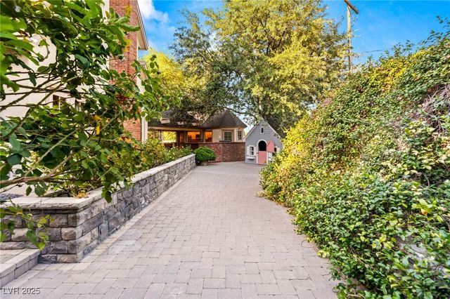 3001 Astoria Pines Circle, Las Vegas, NV 89107