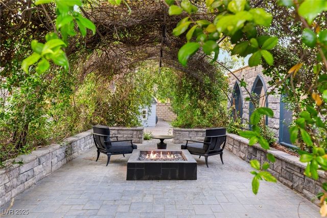 3001 Astoria Pines Circle, Las Vegas, NV 89107