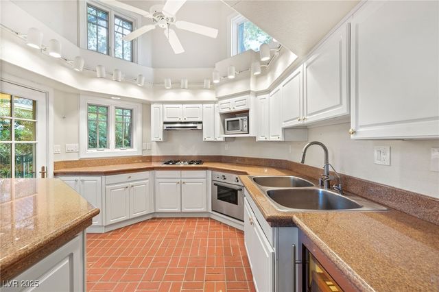 3001 Astoria Pines Circle, Las Vegas, NV 89107