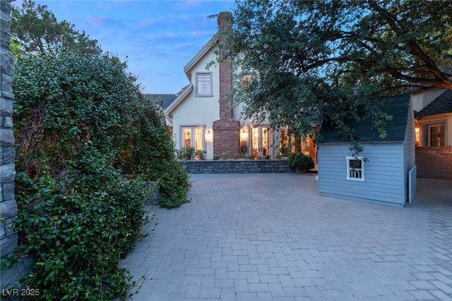 3001 Astoria Pines Circle, Las Vegas, NV 89107