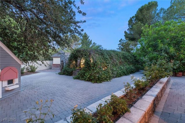 3001 Astoria Pines Circle, Las Vegas, NV 89107