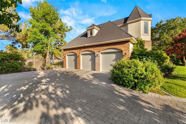 3001 Astoria Pines Circle, Las Vegas, NV 89107