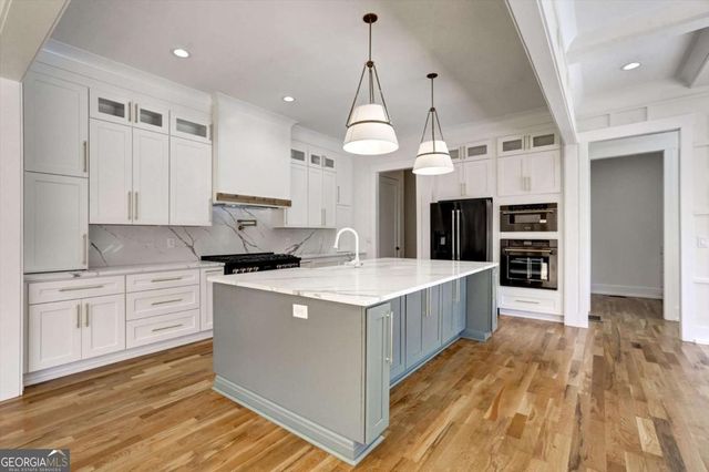 6113 Deepwater Cove, Gainesville, GA 30506