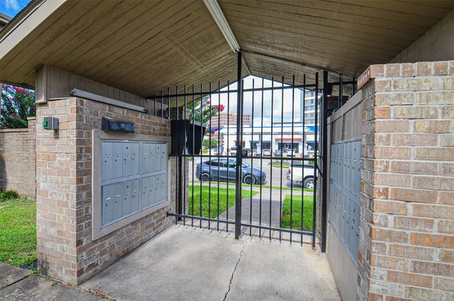 8636 Wednesbury Lane, Houston, TX 77074