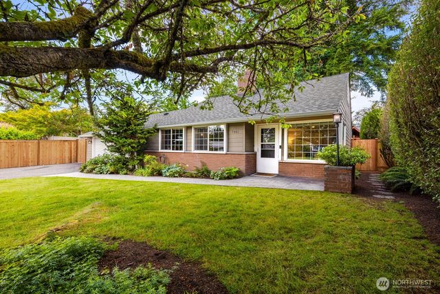 7441 NE 145th St, Kirkland, WA 98034