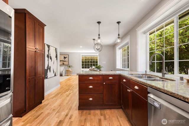 7441 NE 145th St, Kirkland, WA 98034