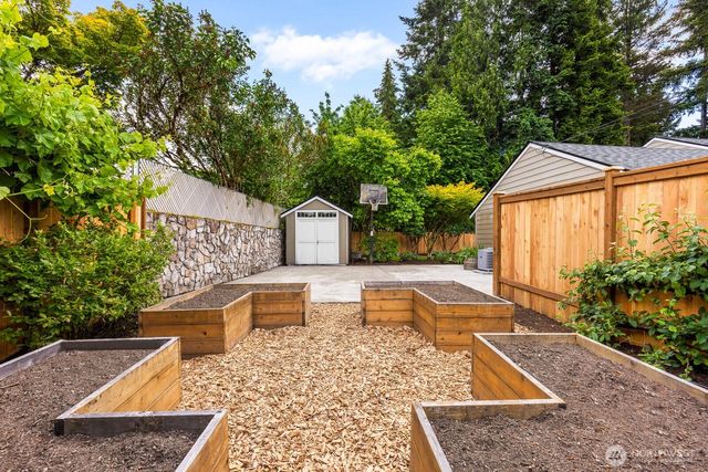 7441 NE 145th St, Kirkland, WA 98034