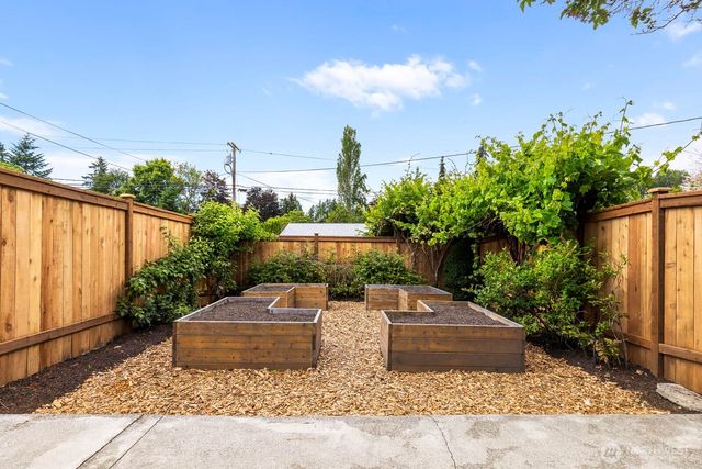 7441 NE 145th St, Kirkland, WA 98034