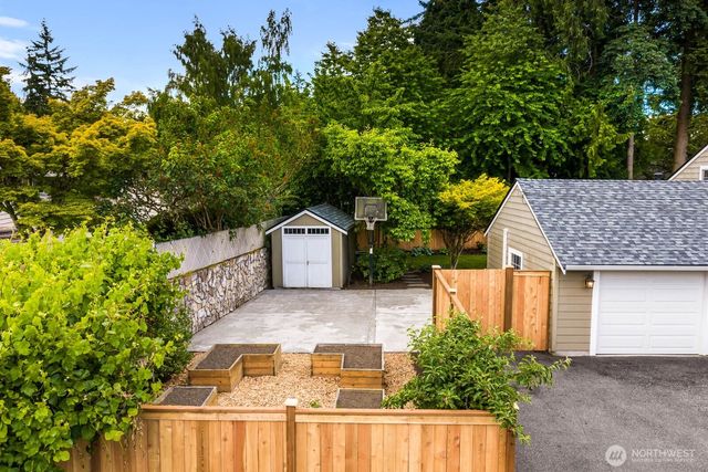 7441 NE 145th St, Kirkland, WA 98034