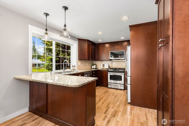7441 NE 145th St, Kirkland, WA 98034