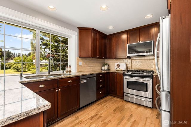 7441 NE 145th St, Kirkland, WA 98034