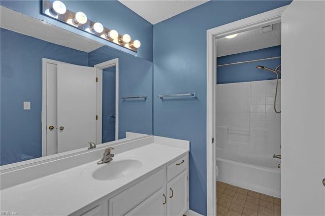 12846 Daybreak CIR, Newport News, VA 23602