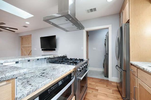 901 W Mary ST B, Austin, TX 78704