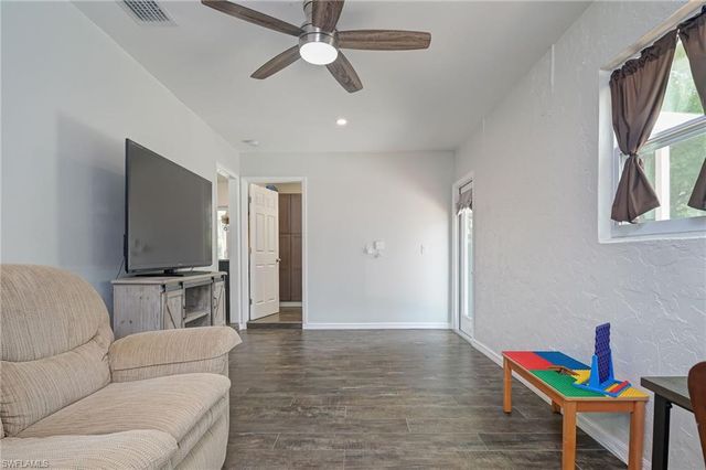 1221 22nd AVE NE, Naples, FL 34120