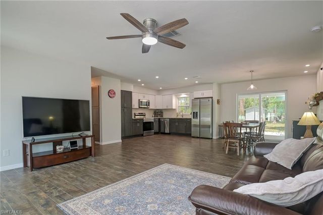 1221 22nd AVE NE, Naples, FL 34120