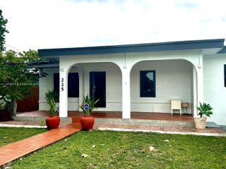 225 NW 73rd Ave 1, Miami, FL 33126