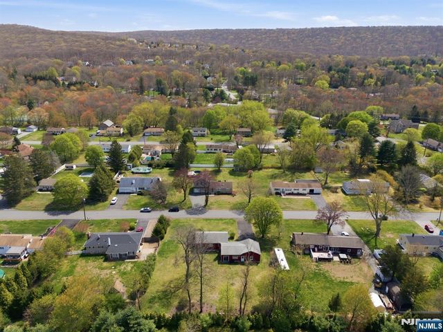 49 Heather Hills Drive, Jefferson Township, NJ 07438