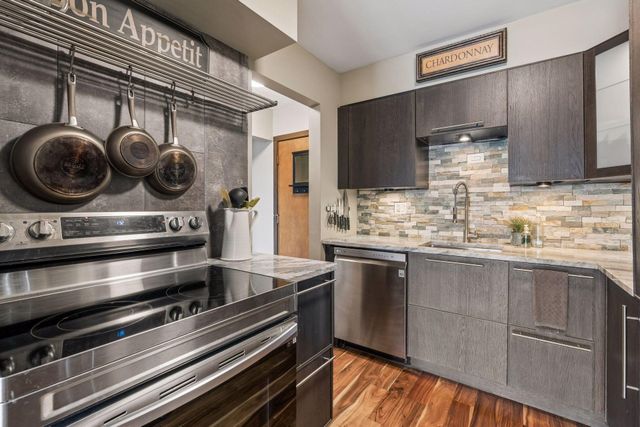 3155 Old Highway 8 306, Roseville, MN 55418