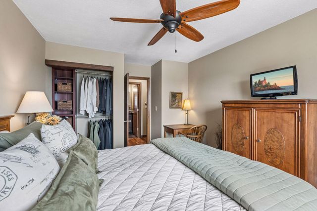 3155 Old Highway 8 306, Roseville, MN 55418