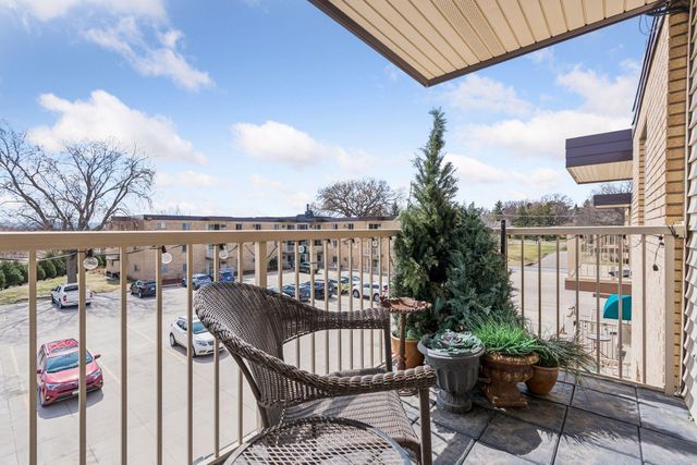 3155 Old Highway 8 306, Roseville, MN 55418