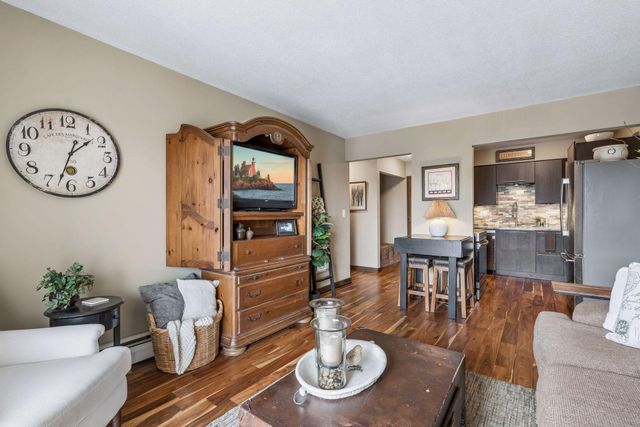 3155 Old Highway 8 306, Roseville, MN 55418