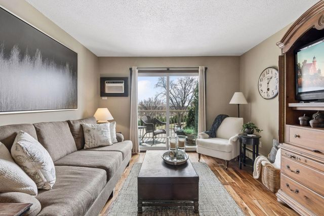 3155 Old Highway 8 306, Roseville, MN 55418