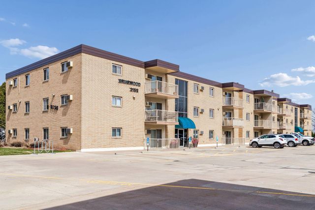 3155 Old Highway 8 306, Roseville, MN 55418
