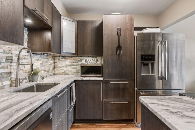 3155 Old Highway 8 306, Roseville, MN 55418