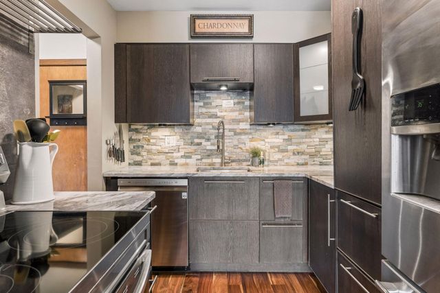 3155 Old Highway 8 306, Roseville, MN 55418