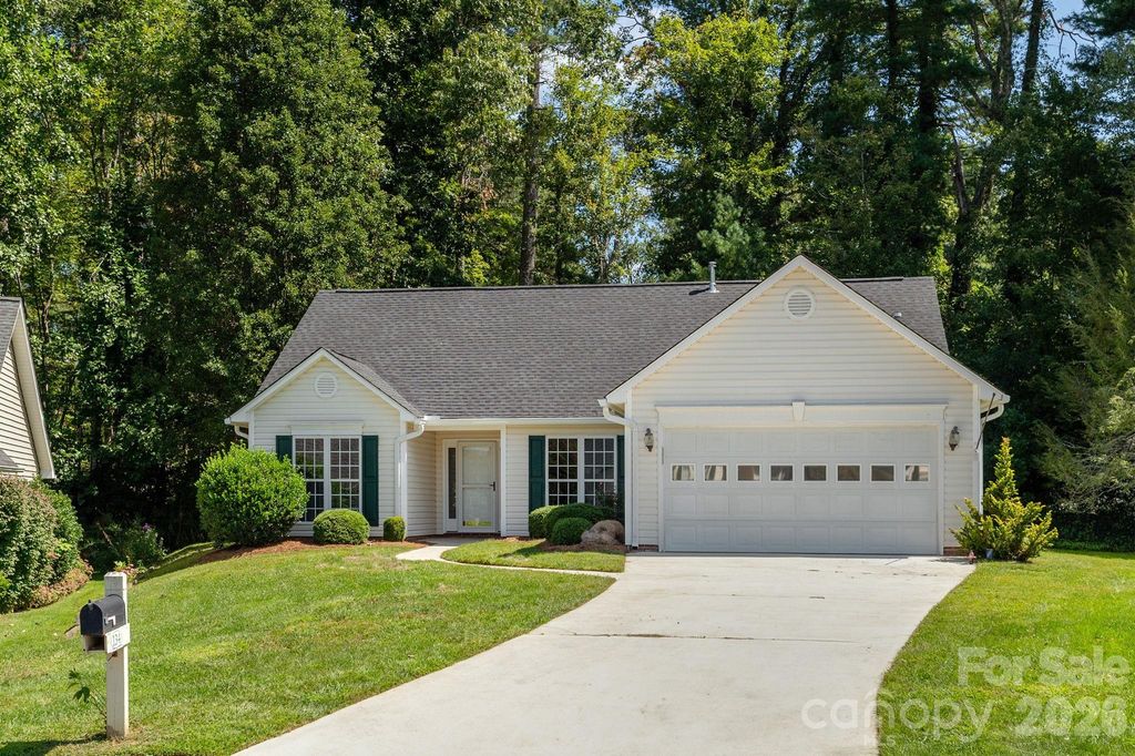134 Stonehollow Road, Fletcher, NC 28732