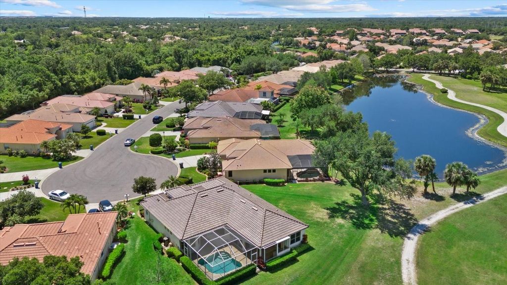Image 2 of property listing at 6210 CORMORANT COURT, Bradenton, FL 34203