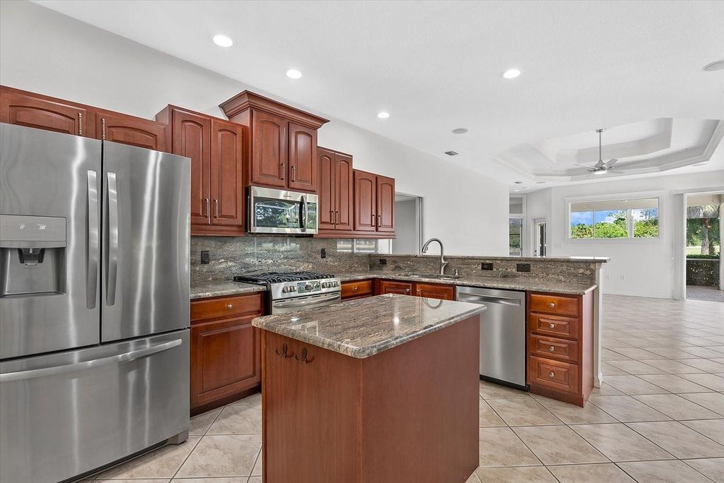 Image 5 of property listing at 6210 CORMORANT COURT, Bradenton, FL 34203
