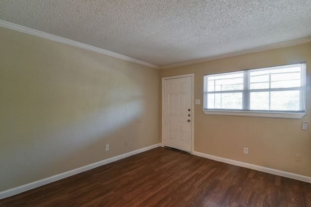 8128 Barclay Street 105A, Dallas, TX 75227