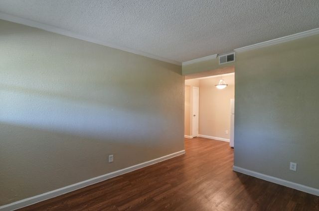 8128 Barclay Street 105A, Dallas, TX 75227