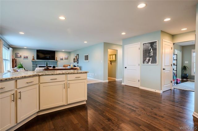 124 Avian Way, Lancaster, NY 14086