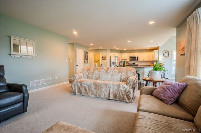 124 Avian Way, Lancaster, NY 14086