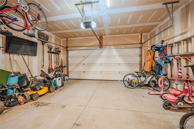 124 Avian Way, Lancaster, NY 14086