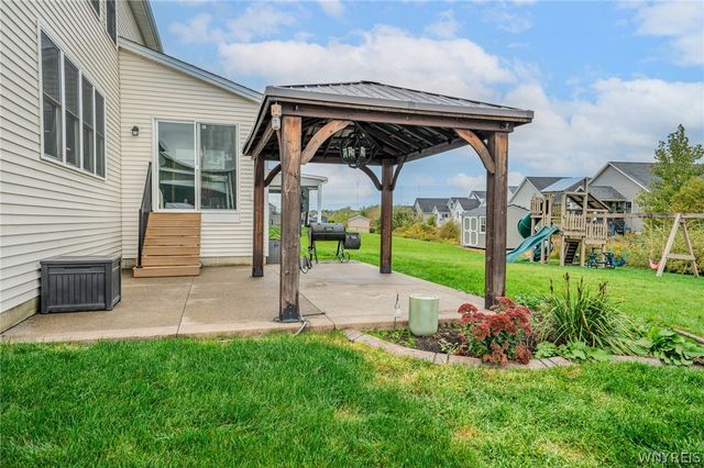 124 Avian Way, Lancaster, NY 14086
