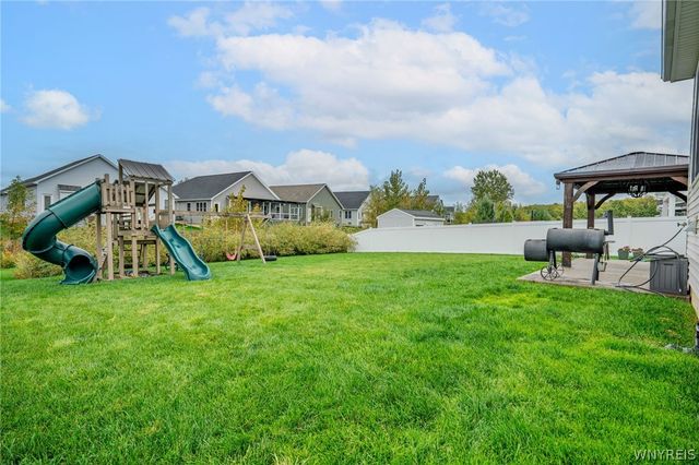 124 Avian Way, Lancaster, NY 14086