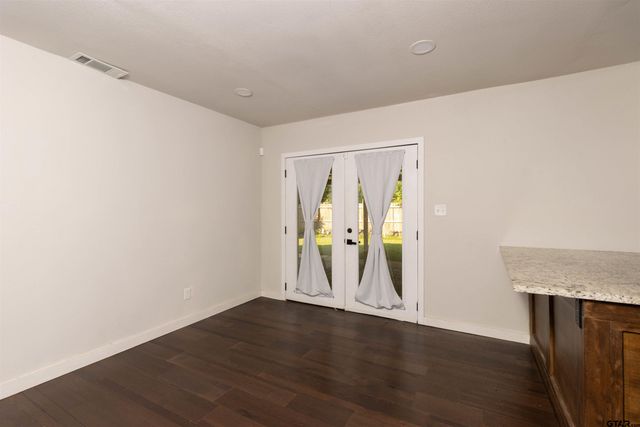 1722 N Hill Ave, Tyler, TX 75702