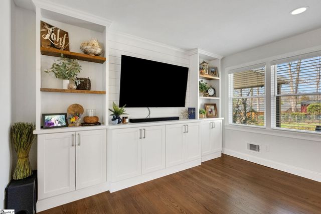 10 Elmwood Drive, Taylors, SC 29687