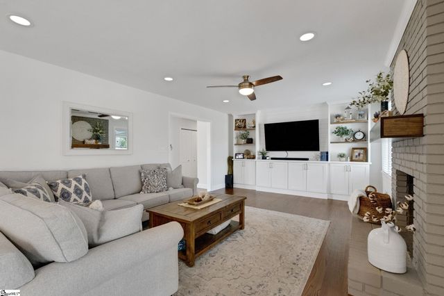 10 Elmwood Drive, Taylors, SC 29687