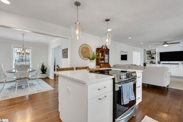 10 Elmwood Drive, Taylors, SC 29687