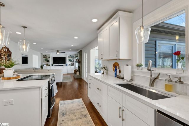 10 Elmwood Drive, Taylors, SC 29687