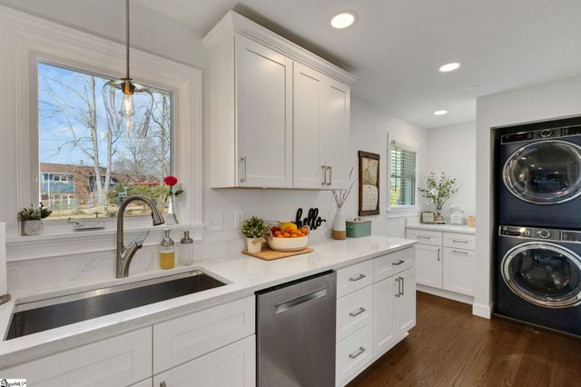 10 Elmwood Drive, Taylors, SC 29687