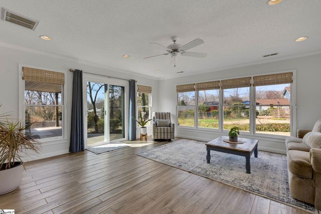 10 Elmwood Drive, Taylors, SC 29687