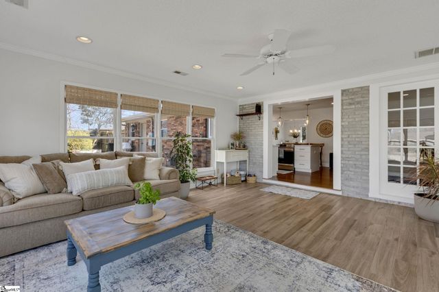 10 Elmwood Drive, Taylors, SC 29687