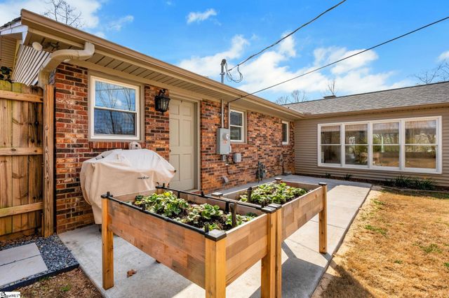 10 Elmwood Drive, Taylors, SC 29687