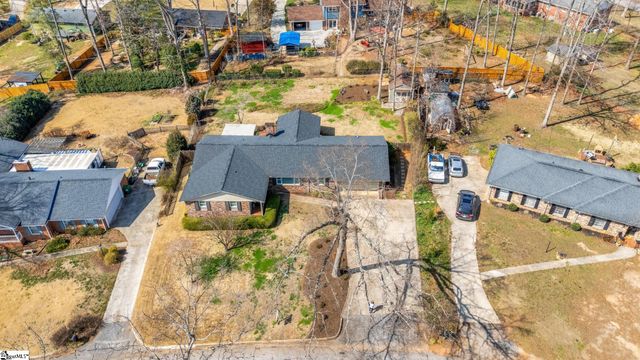 10 Elmwood Drive, Taylors, SC 29687