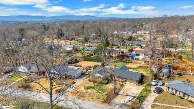 10 Elmwood Drive, Taylors, SC 29687